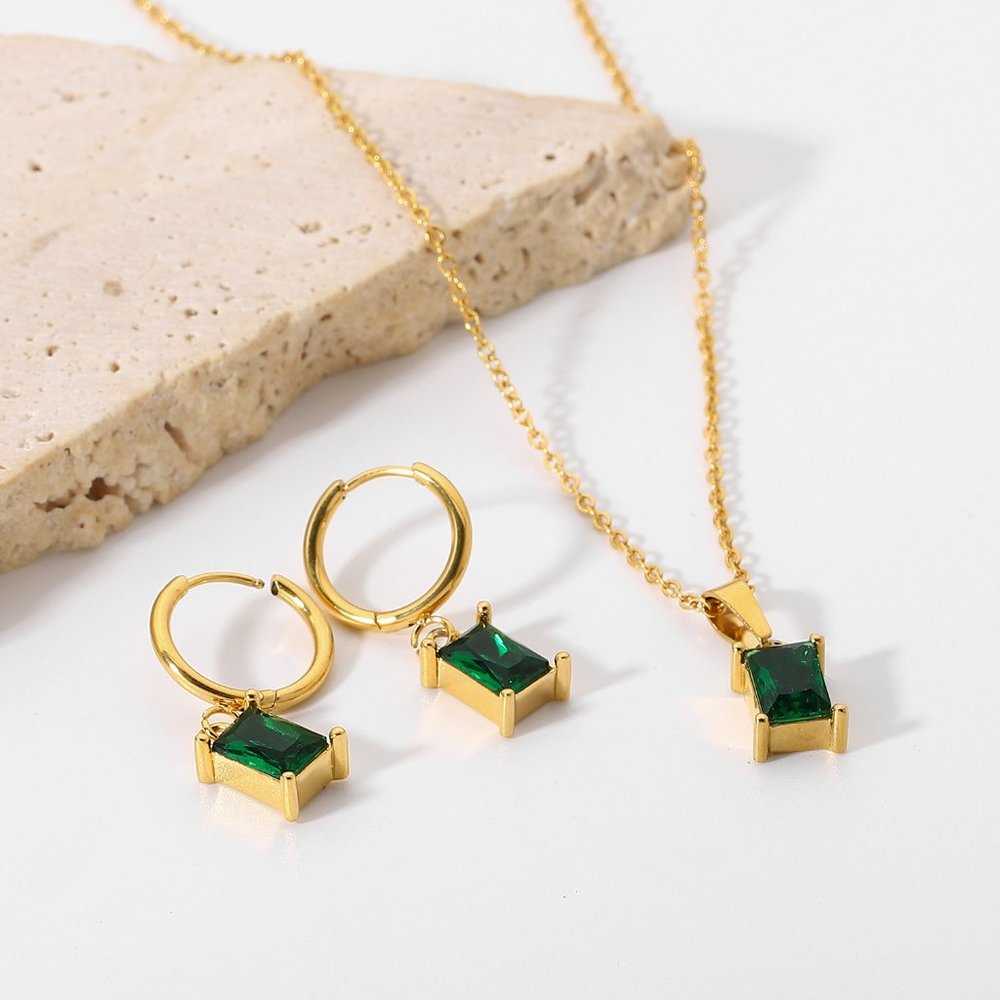 Emerald Lana Necklace - Picture 2 of 8